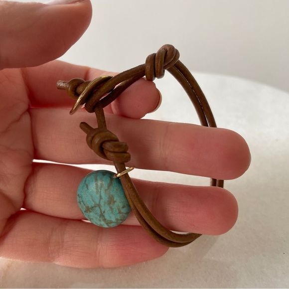 Leather knot bracelet with turquoise stone - Picture 3 of 3